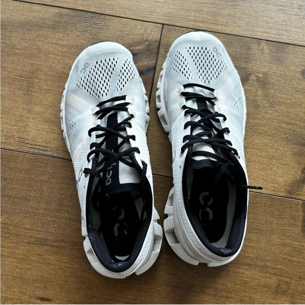 On Running Cloud,  White and Black Running Shoes size 7.5 PLEASE READ BELOW - Picture 3 of 12